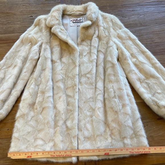 SOLD: Beautiful cool grey/beige textured mink jacket (L) - Picture 3 of 9